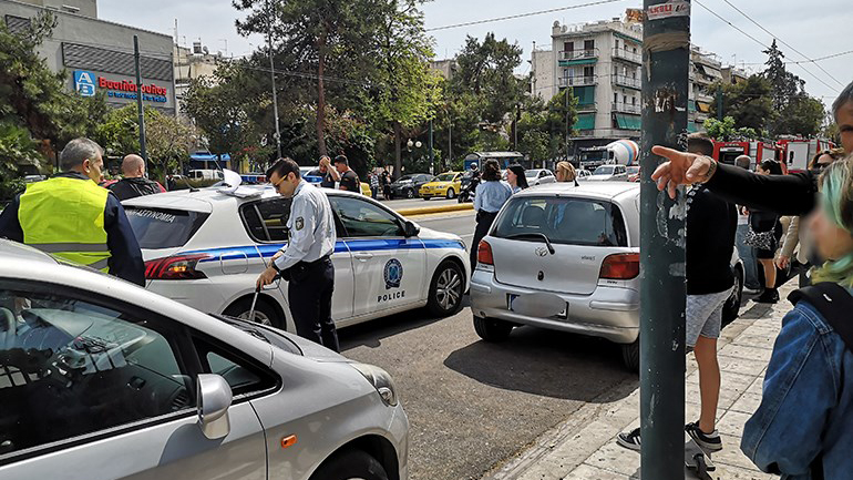 Παραβίασε τον κόκκινο σηματοδότη ο οδηγός που χτύπησε και σκότωσε τη 13χρονη στην Καλλιθέα